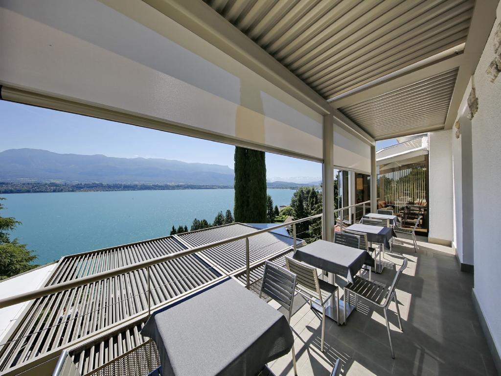 Hotel Ombremont Jean-Pierre Jacob เลอบูร์เฌ-ดู-ลัค ภายนอก รูปภาพ