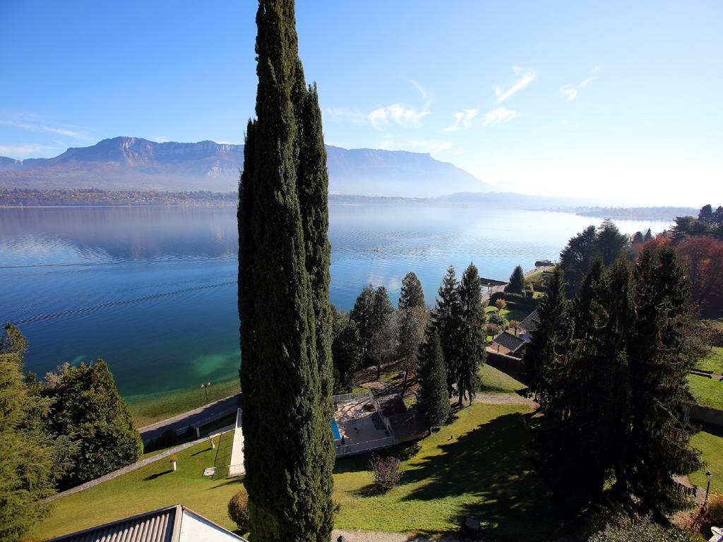 Hotel Ombremont Jean-Pierre Jacob เลอบูร์เฌ-ดู-ลัค ภายนอก รูปภาพ