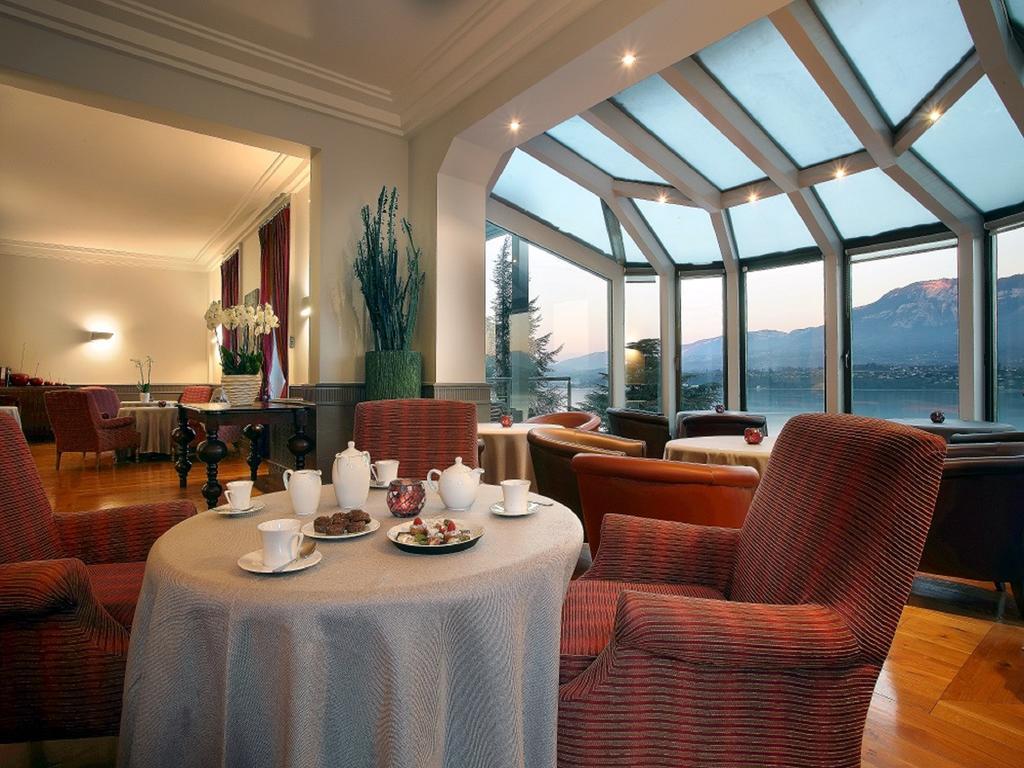 Hotel Ombremont Jean-Pierre Jacob เลอบูร์เฌ-ดู-ลัค ภายนอก รูปภาพ