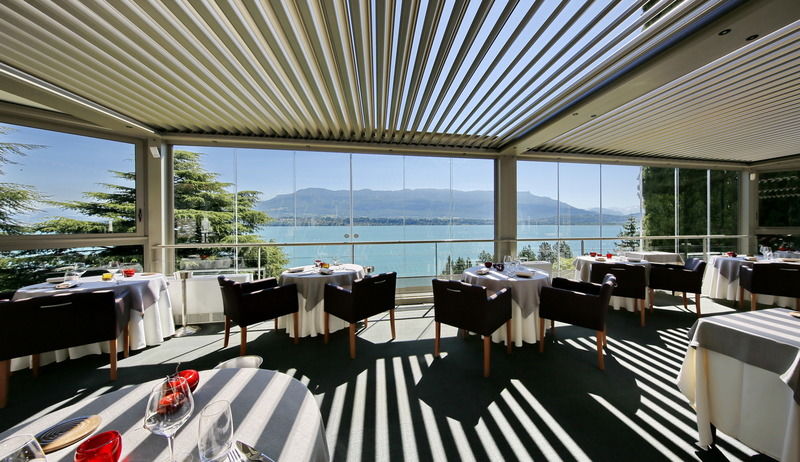 Hotel Ombremont Jean-Pierre Jacob เลอบูร์เฌ-ดู-ลัค ภายนอก รูปภาพ
