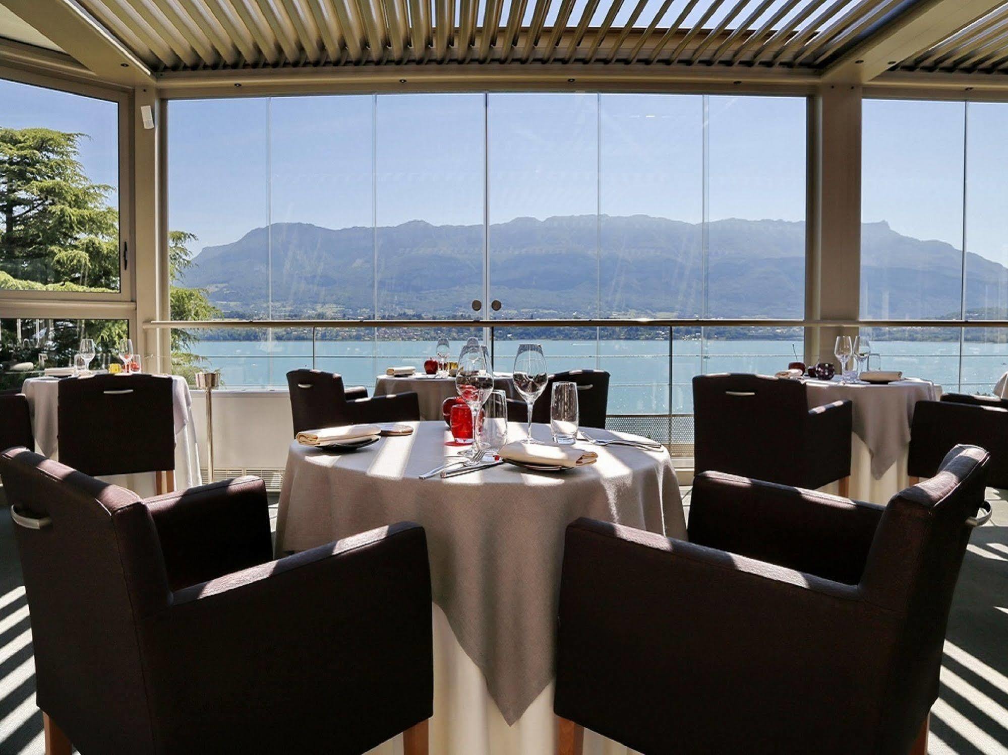Hotel Ombremont Jean-Pierre Jacob เลอบูร์เฌ-ดู-ลัค ภายนอก รูปภาพ