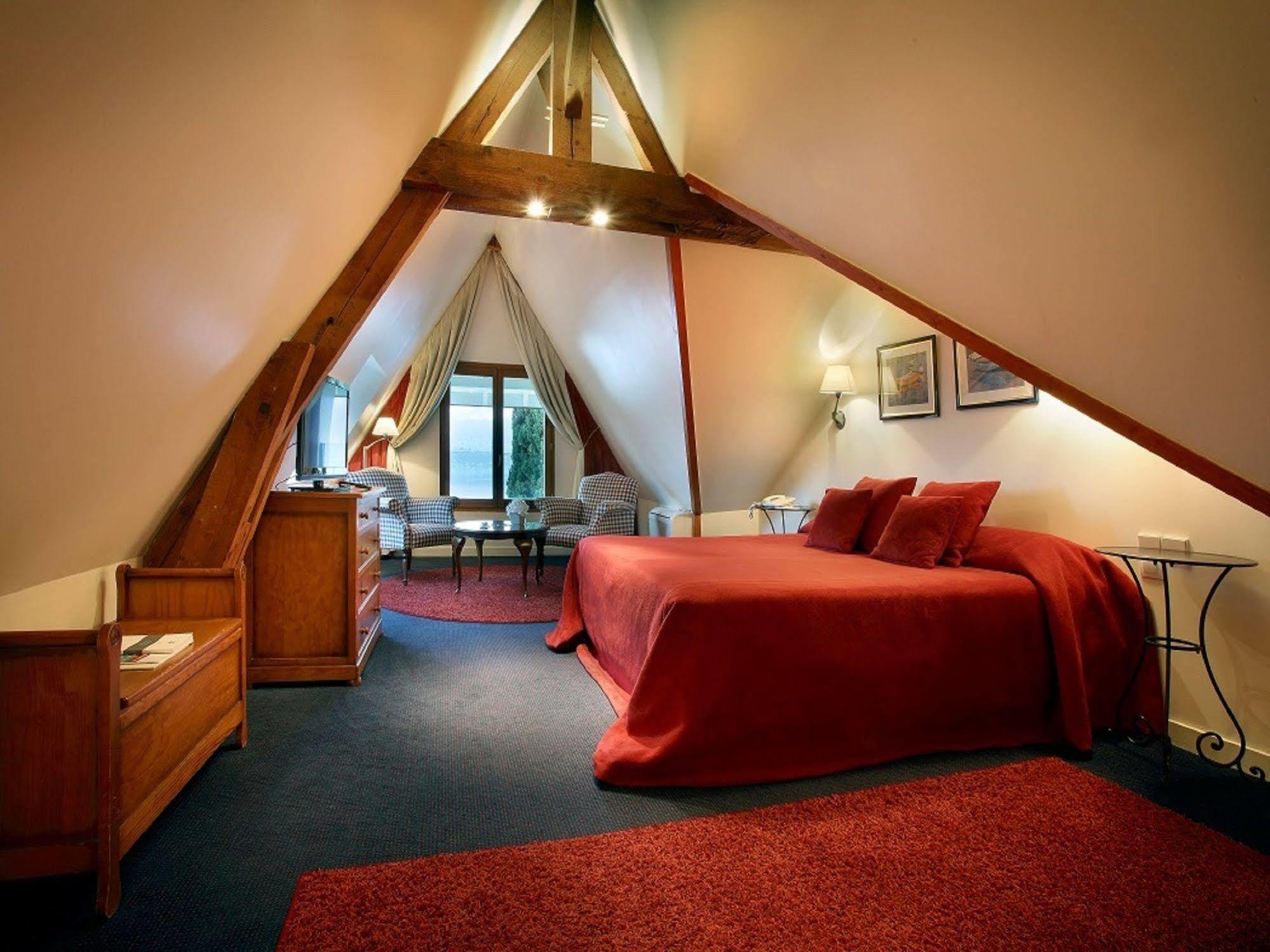 Hotel Ombremont Jean-Pierre Jacob เลอบูร์เฌ-ดู-ลัค ภายนอก รูปภาพ