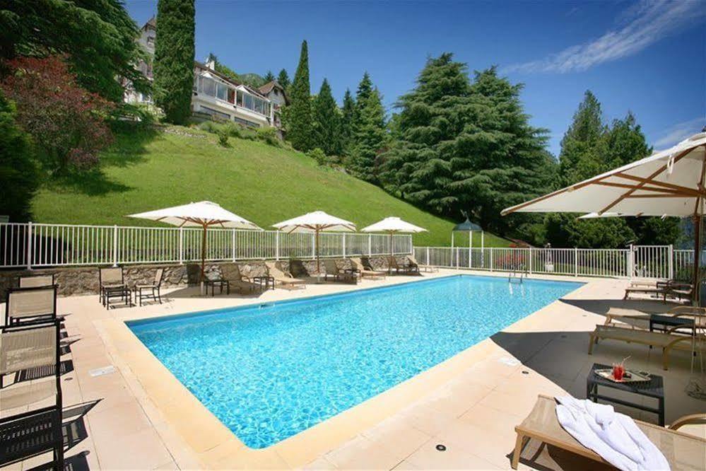 Hotel Ombremont Jean-Pierre Jacob เลอบูร์เฌ-ดู-ลัค ภายนอก รูปภาพ