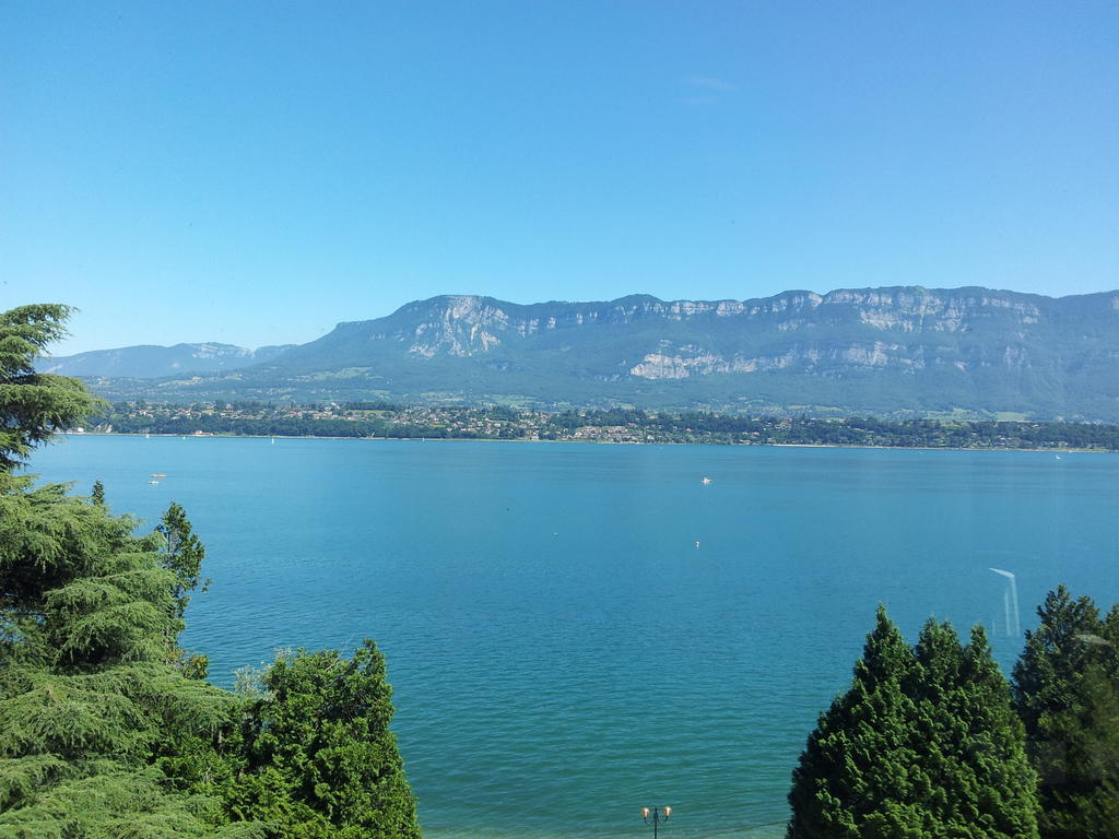 Hotel Ombremont Jean-Pierre Jacob เลอบูร์เฌ-ดู-ลัค ภายนอก รูปภาพ