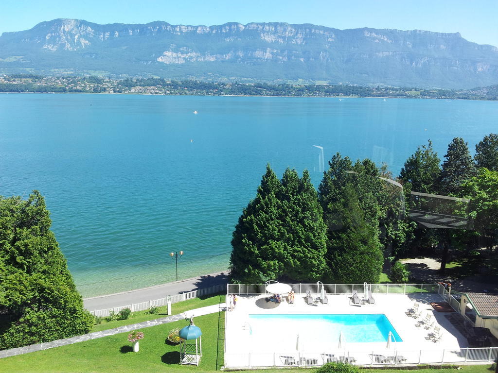 Hotel Ombremont Jean-Pierre Jacob เลอบูร์เฌ-ดู-ลัค ภายนอก รูปภาพ