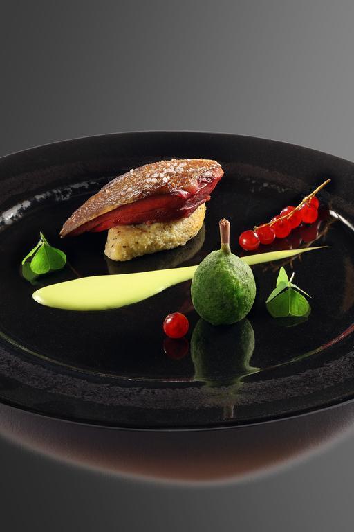 Hotel Ombremont Jean-Pierre Jacob เลอบูร์เฌ-ดู-ลัค ภายนอก รูปภาพ
